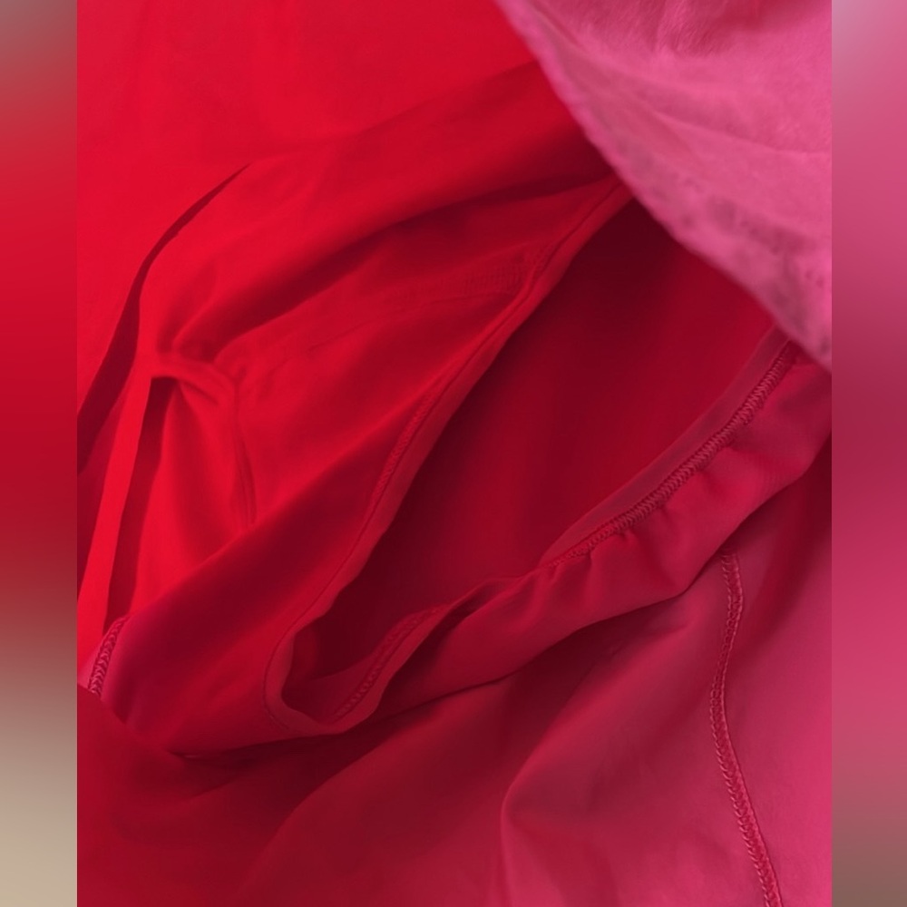 Lululemon Speed Up Mid-Rise Lined, lip gloss 
Short 4" - Picture 6 of 8